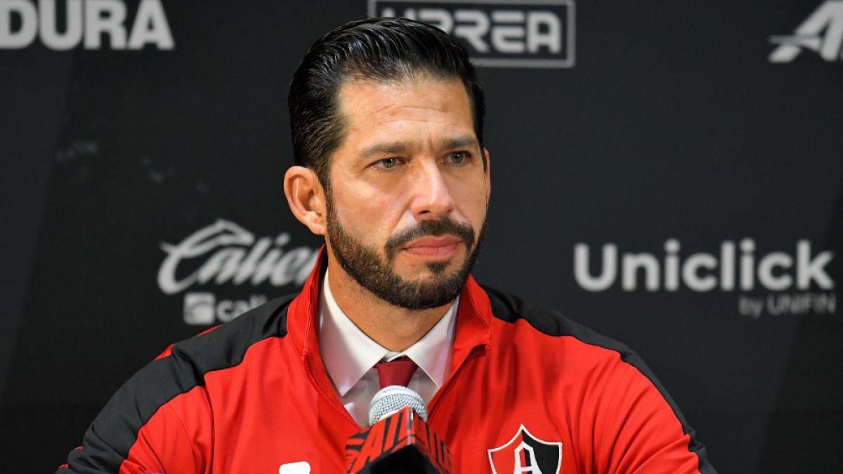 Rey de la Superliga de Malasia y criado en la lucha libre: la historia que no conocías de Benjamín Mora, técnico del Atlas