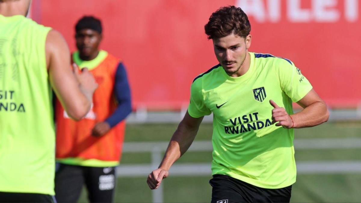 Fuera: los carteles que aparecieron en la sede del Atlético contra Julián