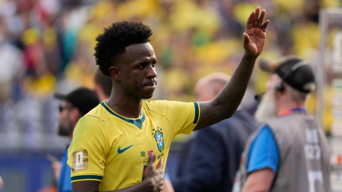 Vinicius pasa por el quirófano y sorprende a todos con su nuevo rostro tras el Mundial