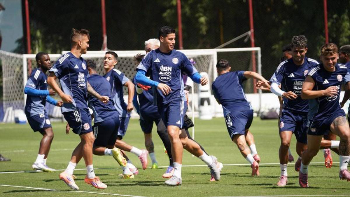 Entre bromas y risas; futbolista lastimado: así fue el último entreno de Costa Rica previo a la batalla ante Honduras