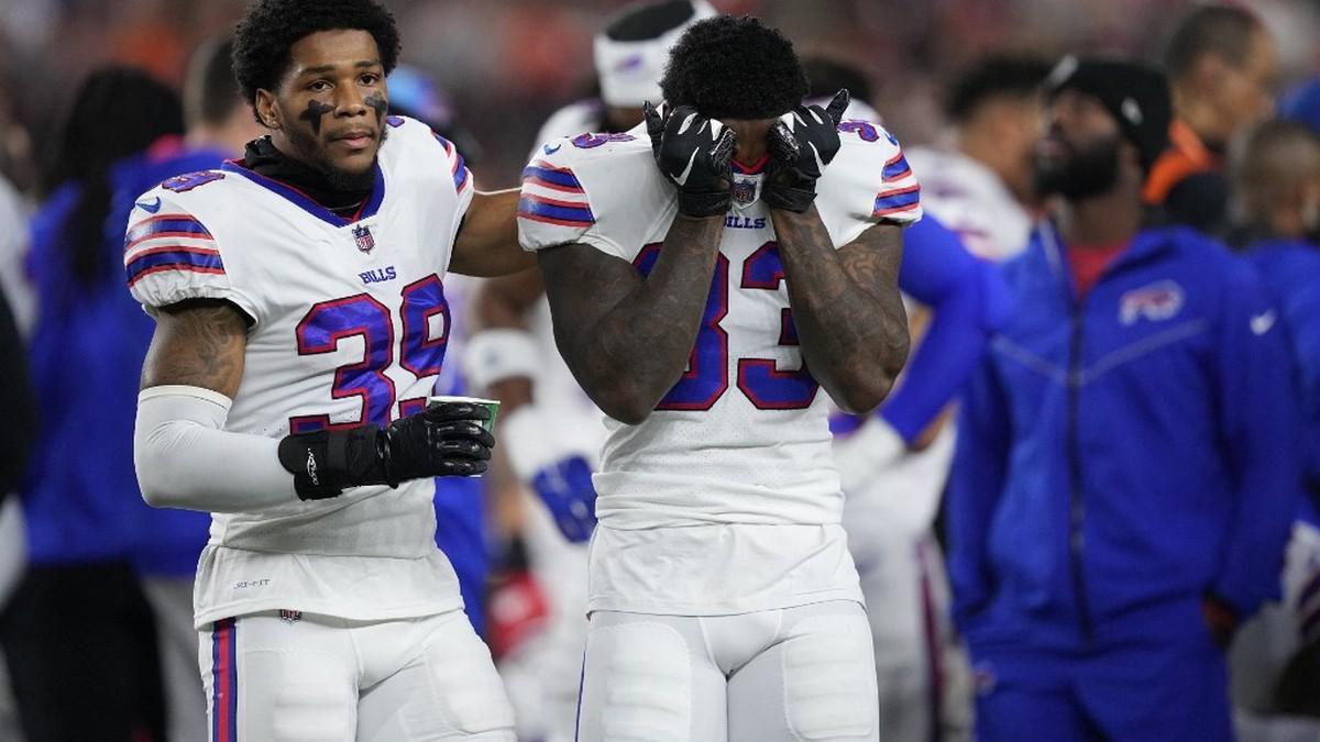 Las imágenes de preocupación tras el desmayo de Damar Hamlin en un partido de la NFL