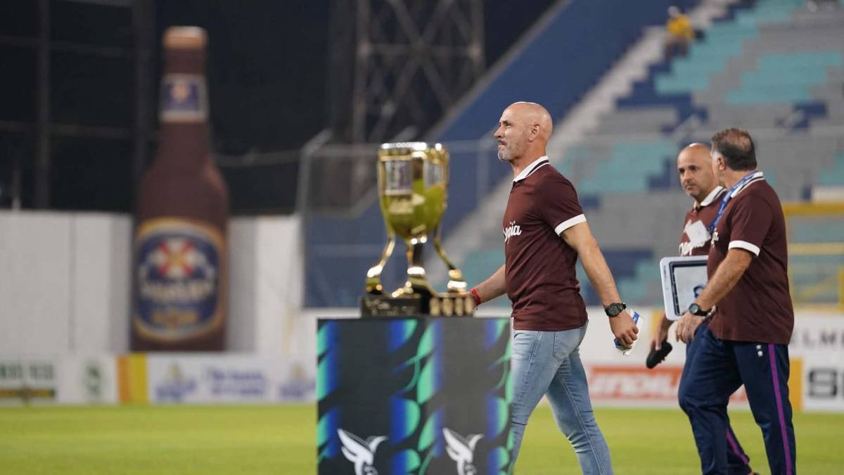 ¿Fichaje del León en el Morazán? Toquecito de Espinel a árbitro y La More llegó