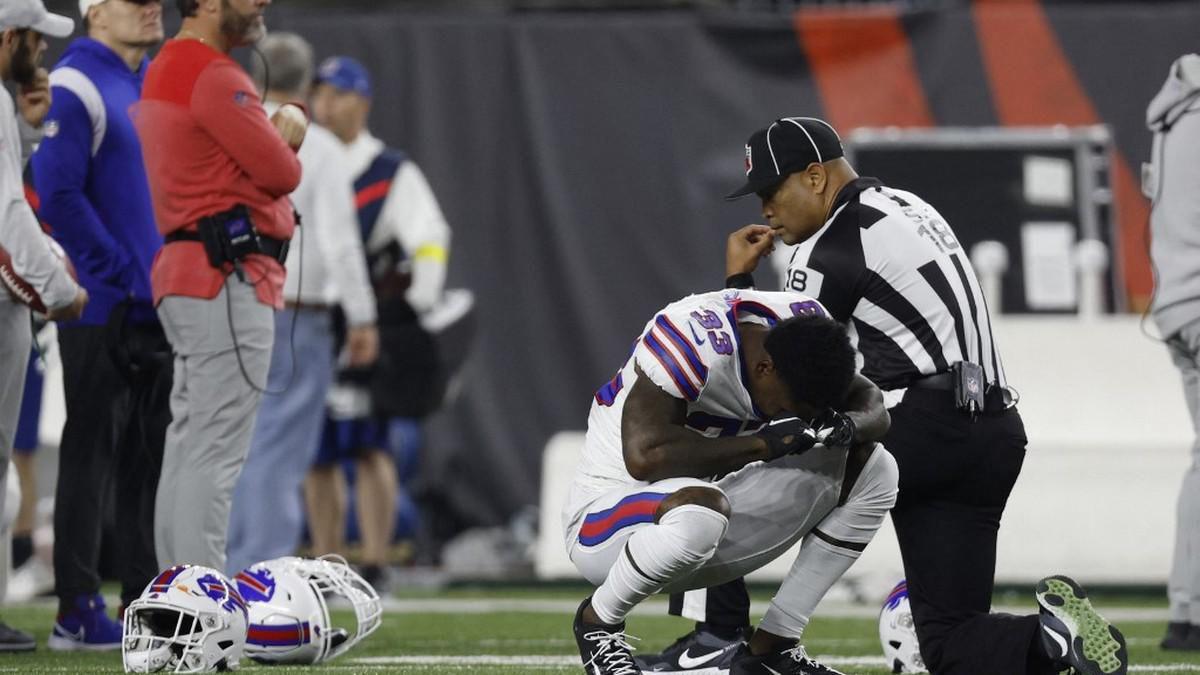 Las imágenes de preocupación tras el desmayo de Damar Hamlin en un partido de la NFL