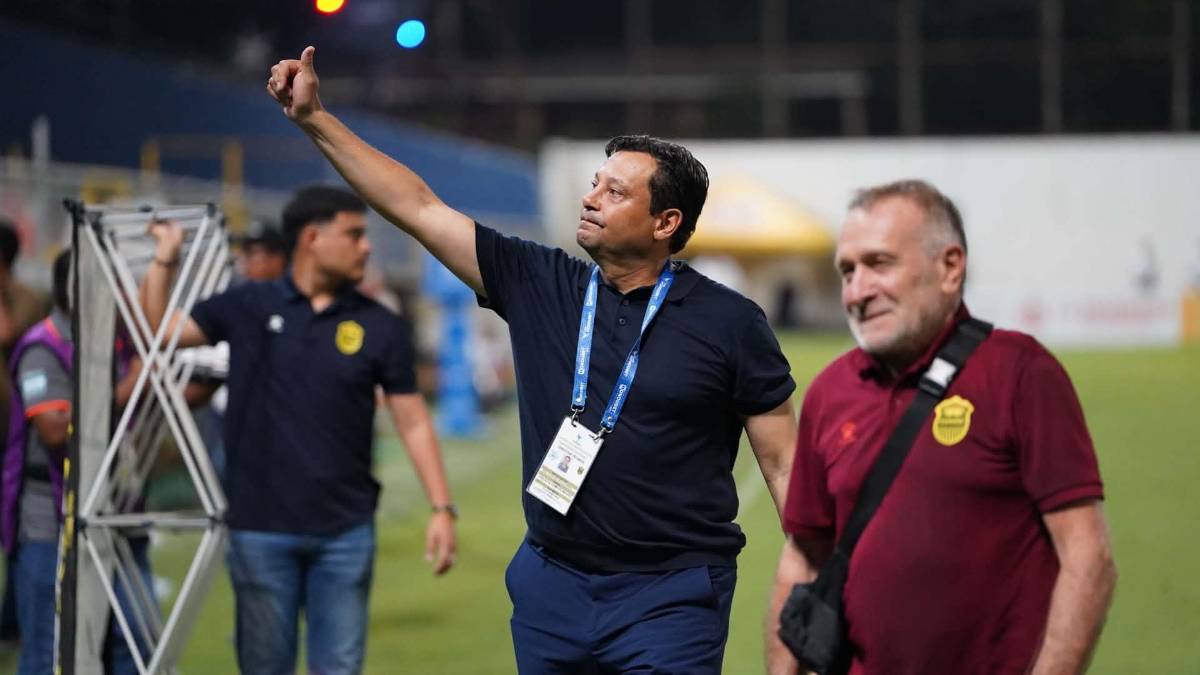 ¿Fichaje del León en el Morazán? Toquecito de Espinel a árbitro y La More llegó