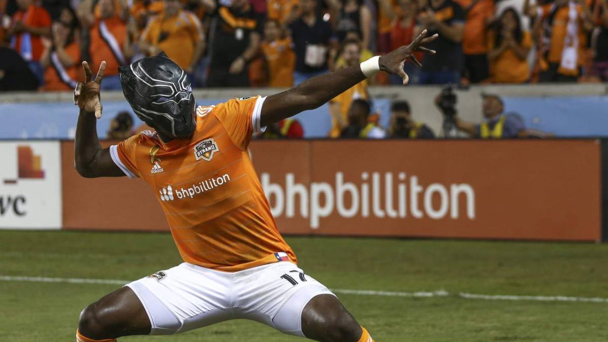 Desde Messi hasta Alberth Elis: Las espectaculares celebraciones de futbolistas imitando a Súper Héroes