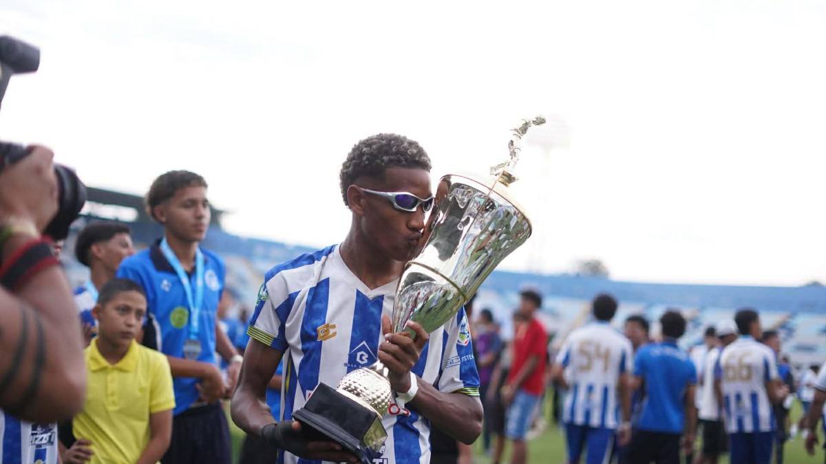 ¡La Ceiba de fiesta! Victoria celebró por lo alto, fichaje del Olimpia presente y exmundialista llegó a la final de Reservas