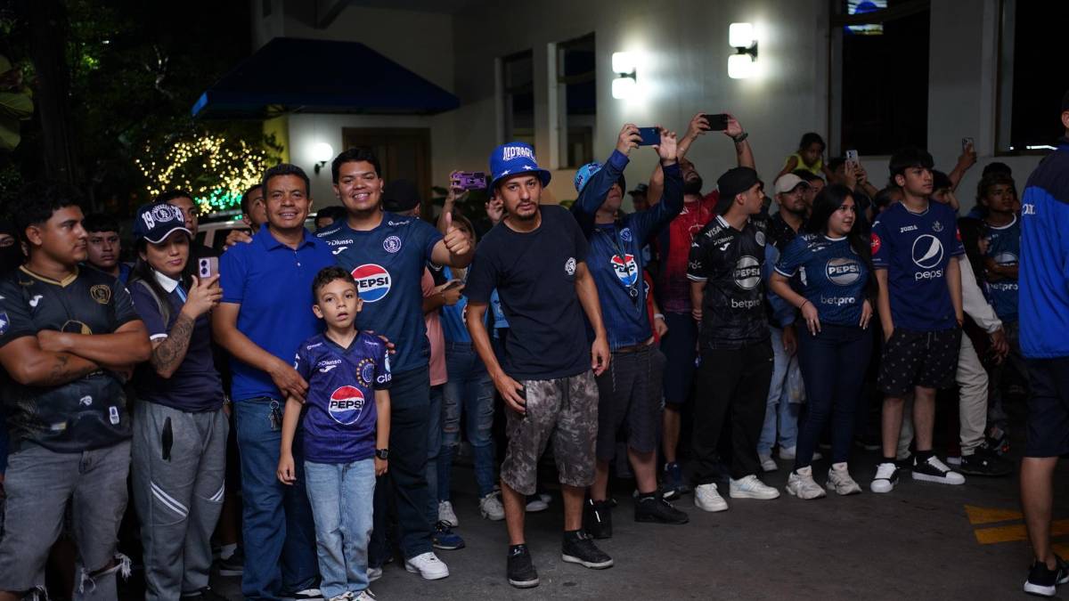 Se viene la 20 de Amado: advierte en el banderazo Motagua y la abuelita se robó el show