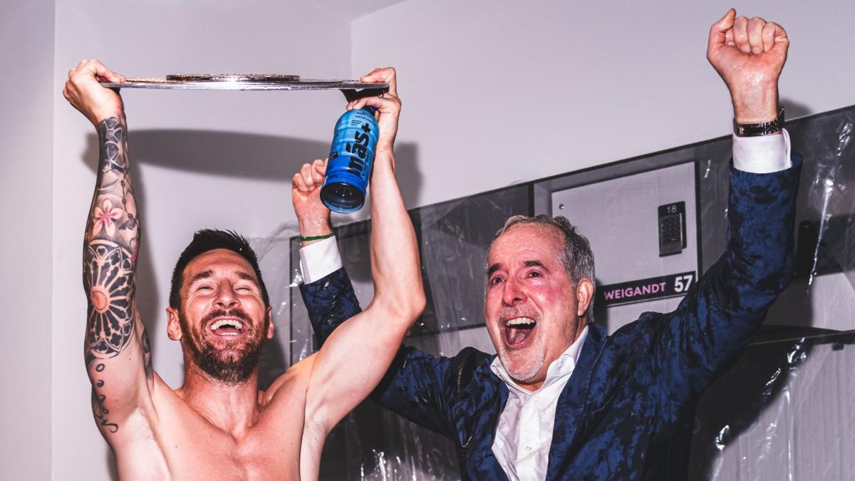 Messi se escapa en la tabla de futbolistas con más títulos oficiales: ¿Cristiano Ronaldo en qué lugar está?