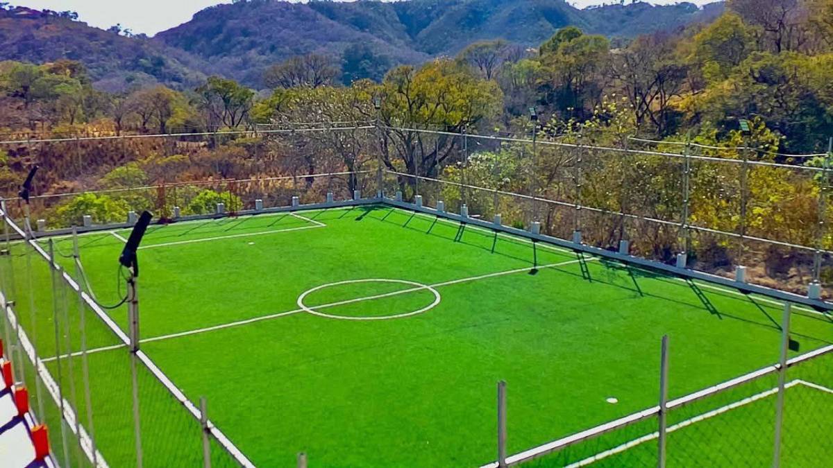 Fue uno de los héroes de Honduras en la Copa América 2001, se convirtió en árbitro y así es su vida