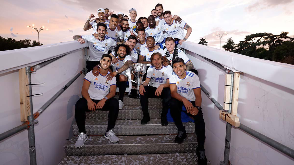 Nuevas fotos del festejo del Real Madrid: Regalo especial para Ancelotti y emotivo abrazo de Florentino Pérez con Marcelo