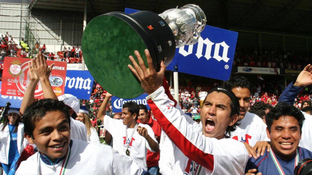 La exclusiva lista a nivel mundial de los 18 clubes que se coronaron campeones en su Centenario: ¿Se meterá Marathón?