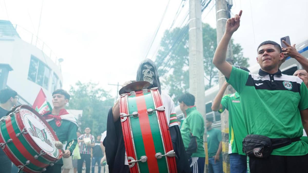 Marathón inaugura su mes de centenario: así fue la caravana del Monstruo Verde en San Pedro Sula; bellas chicas