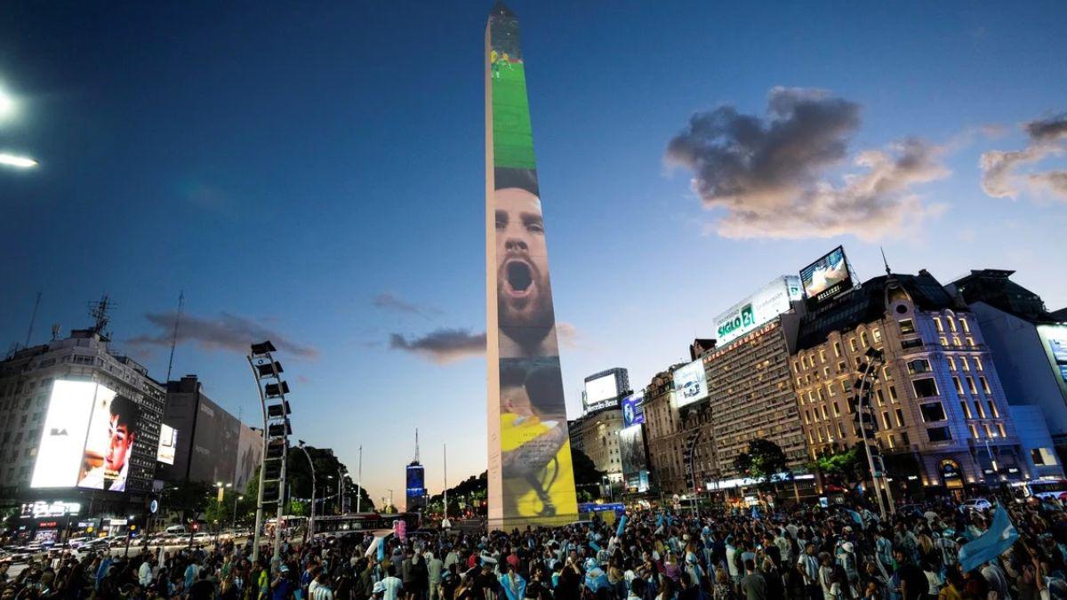 Estrellas junto a David Suazo, los nervios de Antonela, presidentes y carteles de Messi: así se vivió la previa del Argentina-Francia
