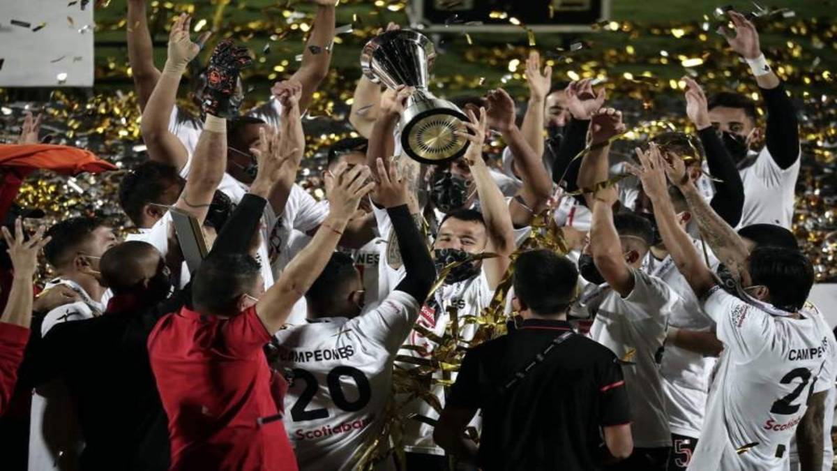 Los futbolistas hondureños que se han coronado campeones en Centroamérica: Dos más van por un título para unirse a la lista