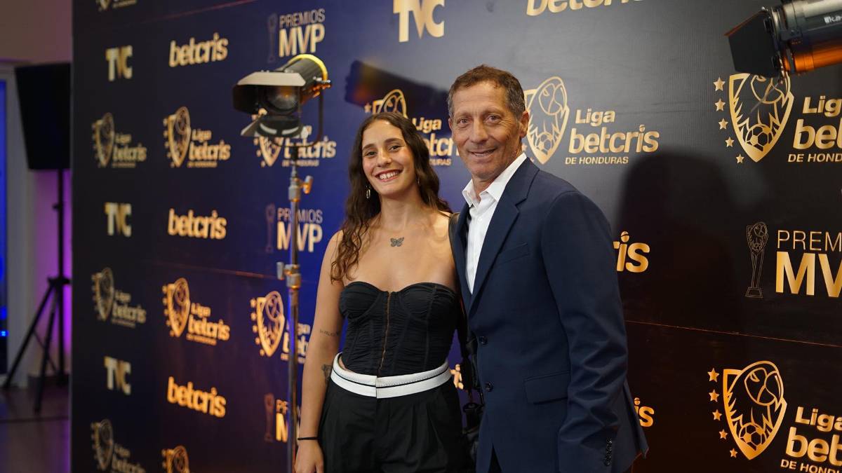 La gala de Liga Nacional en fotos: ¿Con quién llegó Troglio? la belleza en la pasarela azul y los jugadores de Olimpia dejan ver a sus parejas