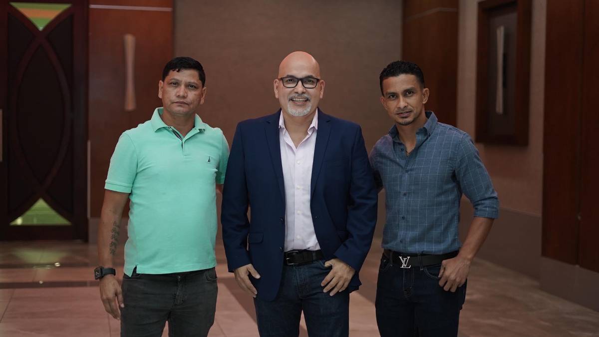 ¡Nostálgico! Así fue el emotivo homenaje de despedida de Marathón a la leyenda Manolo Keosseián: en fotos