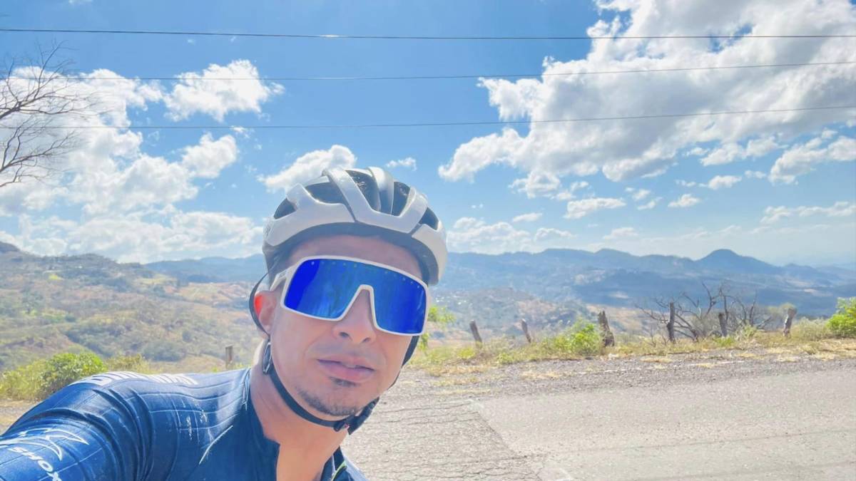 En las redes sociales, Mario Berríos comparte algunas de sus aventuras en bicicleta.