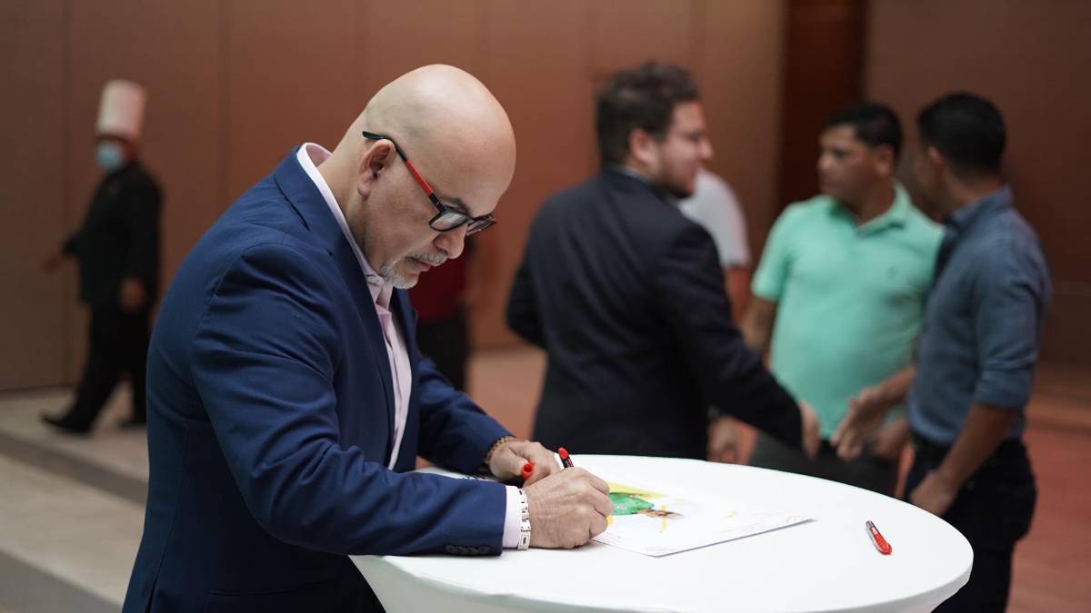 ¡Nostálgico! Así fue el emotivo homenaje de despedida de Marathón a la leyenda Manolo Keosseián: en fotos