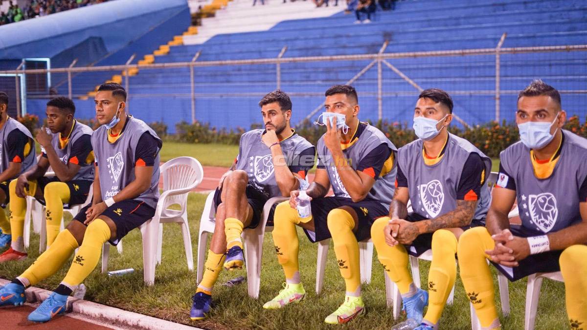 El pleito en las gradas del Olímpico, el eufórico festejo de Héctor Vargas ante su ex y la frustración de Keosseián