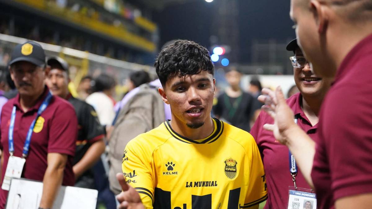 ¿Fichaje del León en el Morazán? Toquecito de Espinel a árbitro y La More llegó