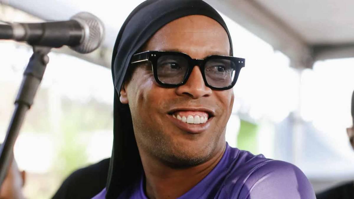 Otra vez en escándalo: el polémico negocio por el que Ronaldinho podría volver a la cárcel y la reacción del brasileño