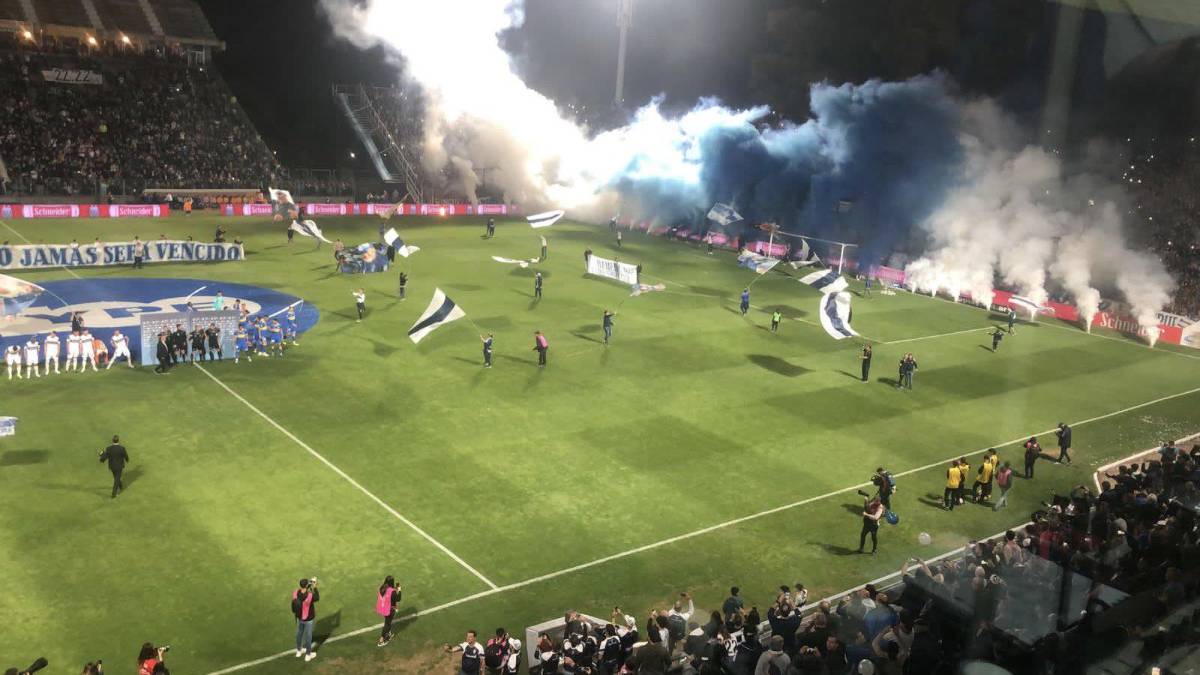 Con balas de goma, gas lacrimógeno y represión: Así fue el caos que llevó a la cancelación del partido Gimnasia vs Boca Jrs