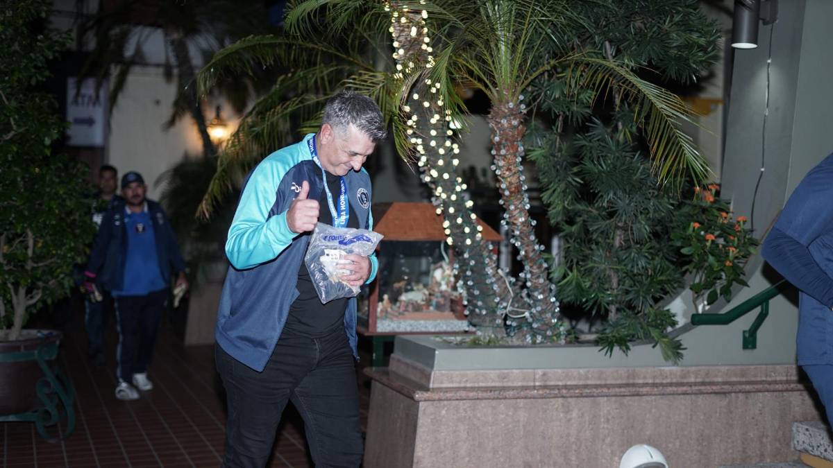 Figura del Motagua jugó enfermo, pero salió celebrando con una cerveza y el que recibió flores: lo que no viste del festejo del Ciclón