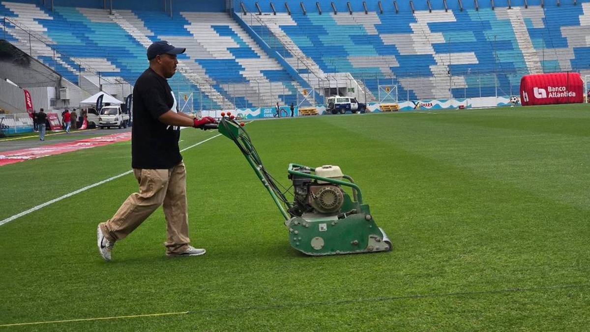 ¡Una mesa de billar! Así luce el estadio Nacional Chelato Uclés, su césped y gradería previo al inicio del Torneo Apertura