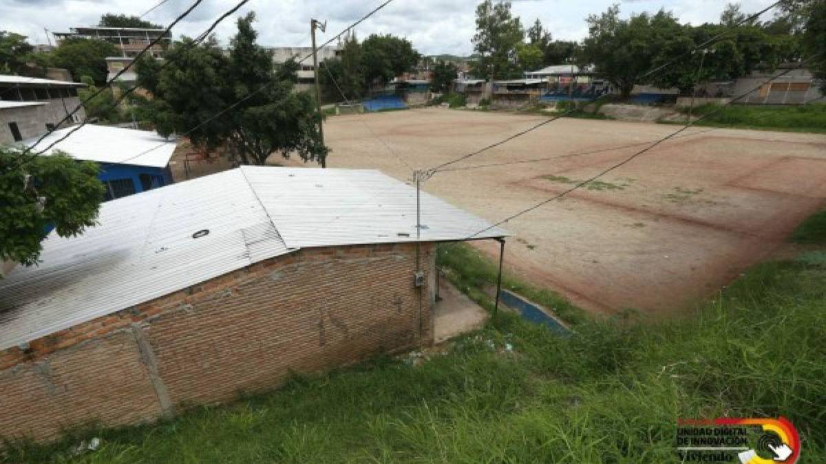 Del barrio a lo profesional: El antes y después de las canchas que se han mejorado en Honduras