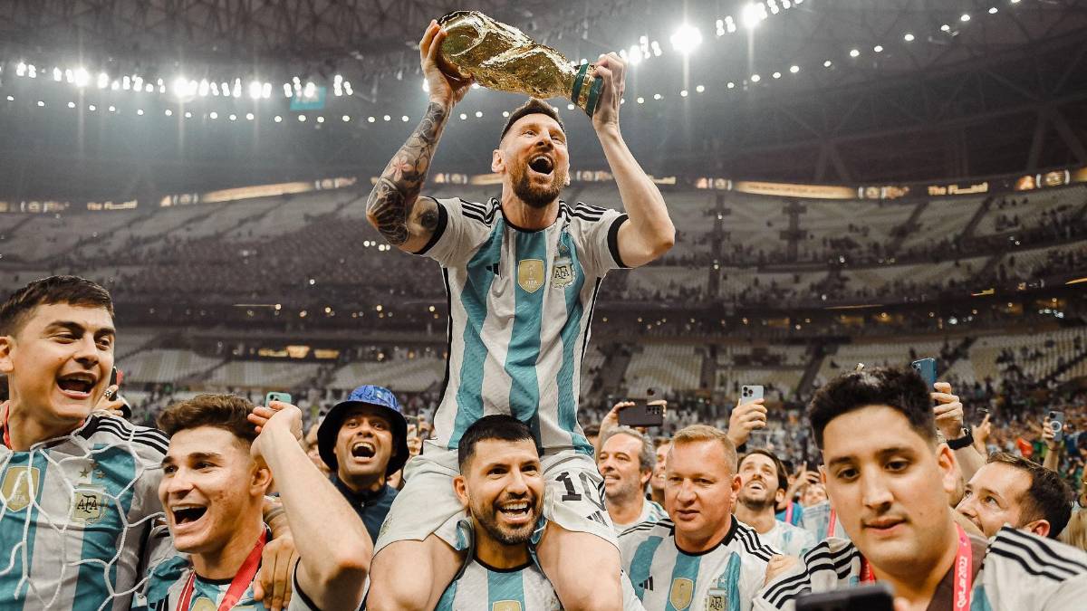 Destapan el sueldo que ganaban Iker Casillas y Andrés Iniesta por comentar el Mundial de Qatar