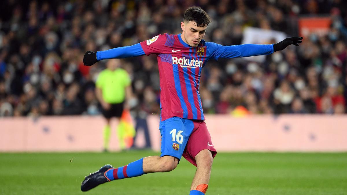 Revelan el futbolista del Barcelona que pasó tres noches encerrado con famosa influencer en un hotel