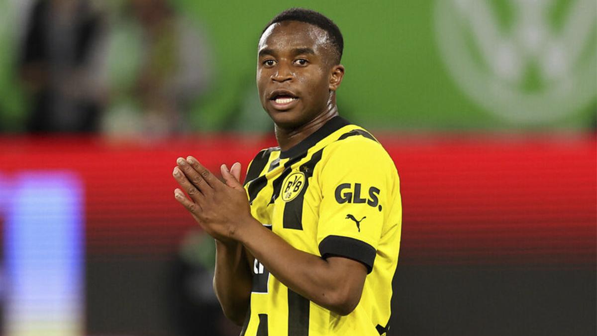 Polémica en Alemania: el verdadero nombre y edad que tendría Moukoko, delantero del Borussia Dortmund que es pretendido por el Barcelona