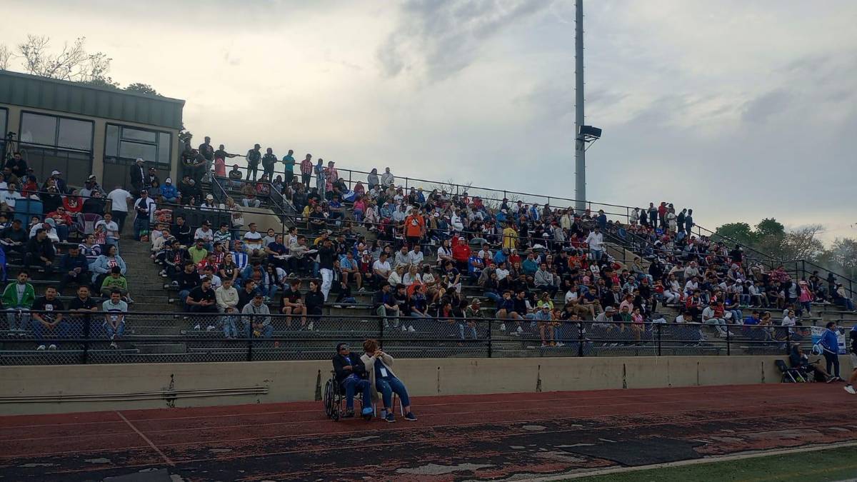 Olimpia deslumbra con ambientazo en New Orleans: banderazo y tremenda asistencia en amistoso