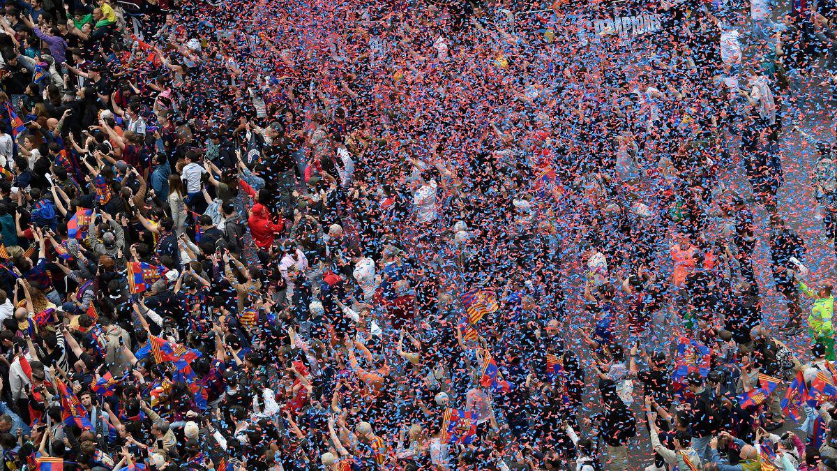 Lewandowski y Araújo se robaron el show: El épico festejo del Barcelona en la rúa de campeones; Gavi se puso “bolo” y Lewan lo salvó