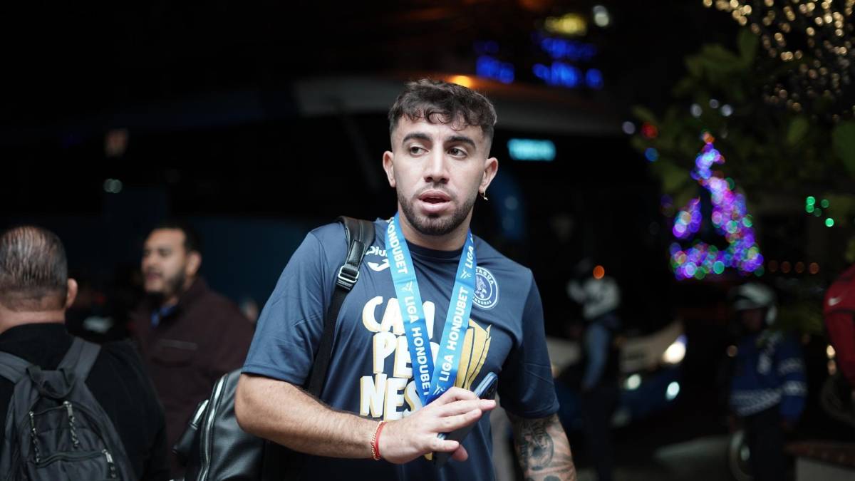 Figura del Motagua jugó enfermo, pero salió celebrando con una cerveza y el que recibió flores: lo que no viste del festejo del Ciclón