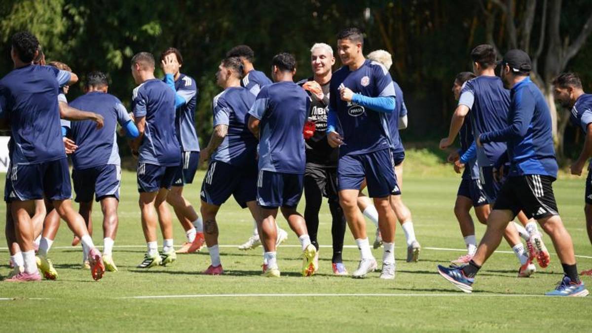 Entre bromas y risas; futbolista lastimado: así fue el último entreno de Costa Rica previo a la batalla ante Honduras