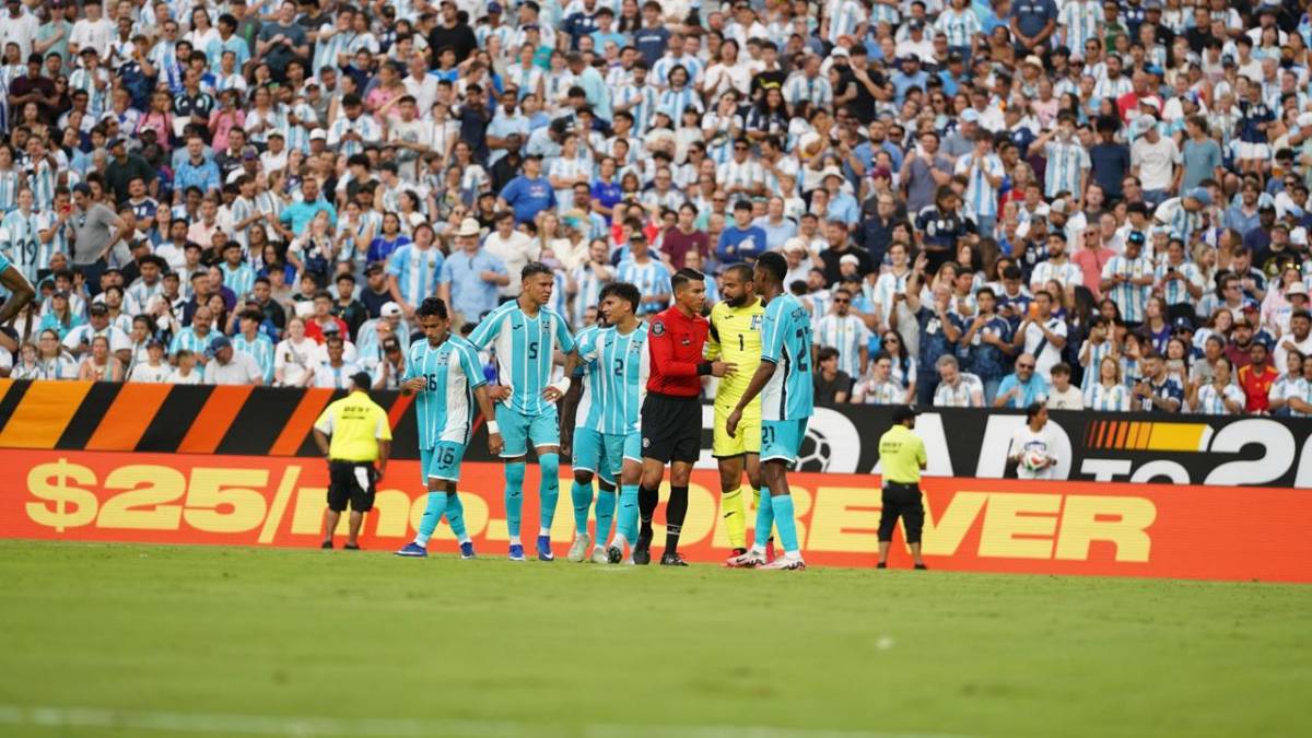 Se llevó la camisa de Rodrigo de Paul, abrazo a Keyrol y el encuentro de Messi