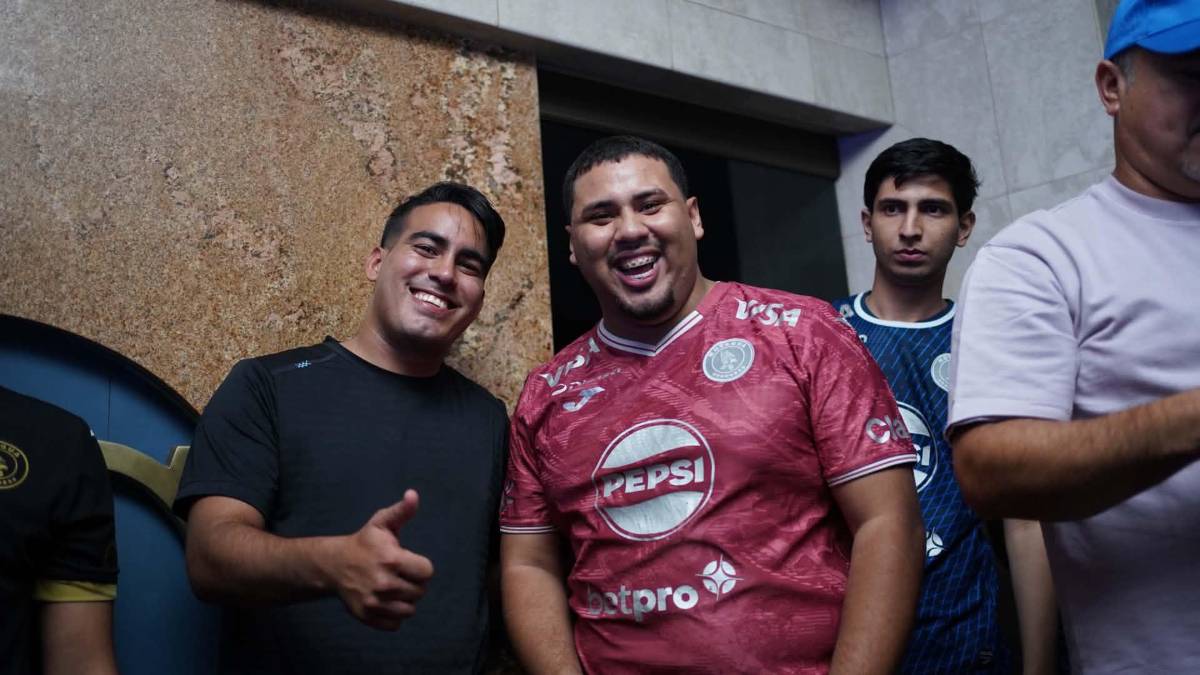 Se viene la 20 de Amado: advierte en el banderazo Motagua y la abuelita se robó el show