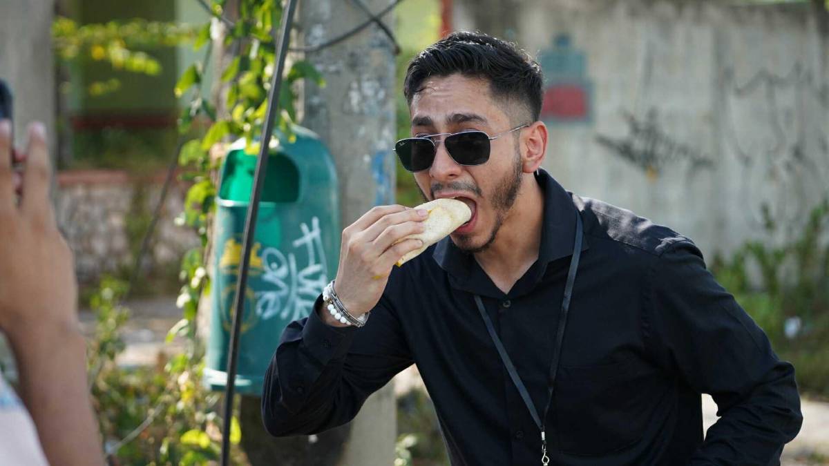 Ambientazo para la final entre Real España y Olimpia: La chica que se escondió, ¿por qué? el periodista sorprendido y las bellezas