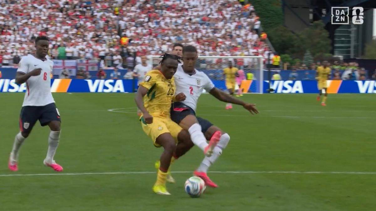 Dos polémicas: Así fue la actuación de Saíd Martínez en el Inglaterra vs Ghana