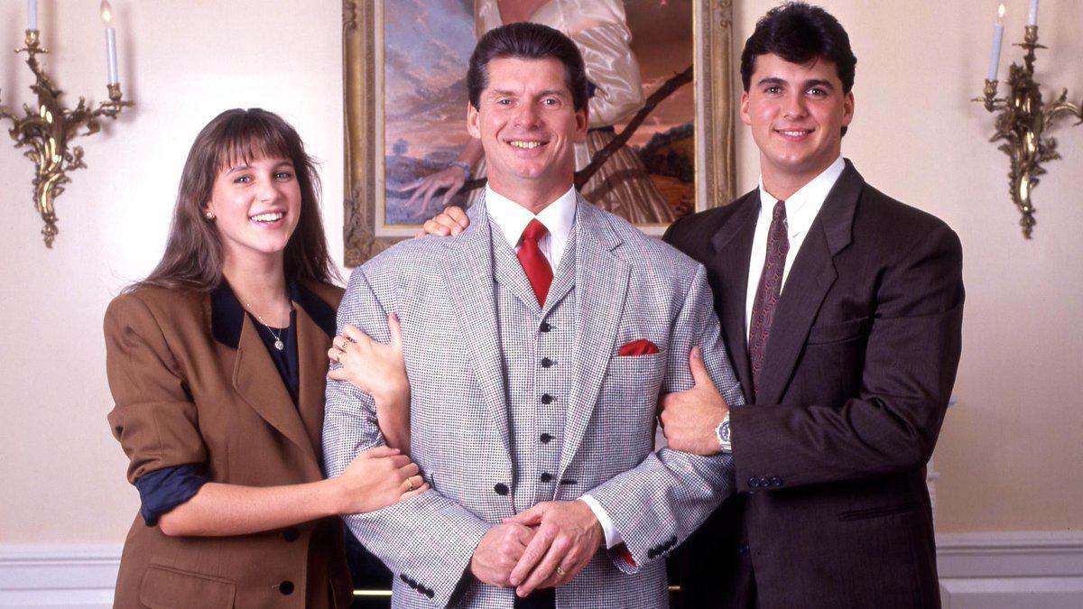 El motivo por el que Vince McMahon renunció a WWE y Brock Lesnar es parte del escándalo: “Obligó a enviar videos íntimos”