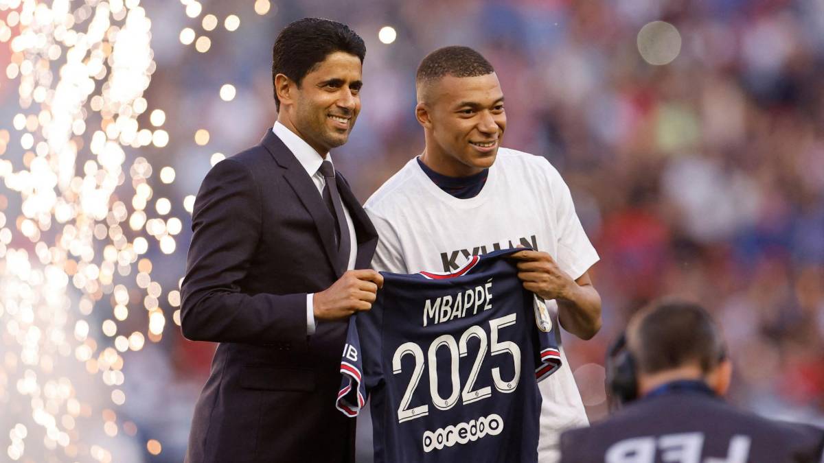 Sale a la luz el nuevo contrato millonario de Mbappé con el PSG: El más caro de la historia ¿Influyó Messi en la decisión final?