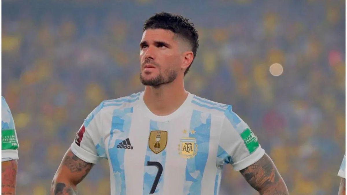 De un amor de adolescentes a una familia y su nuevo romance con una cantante: así es la vida de Rodrigo de Paul