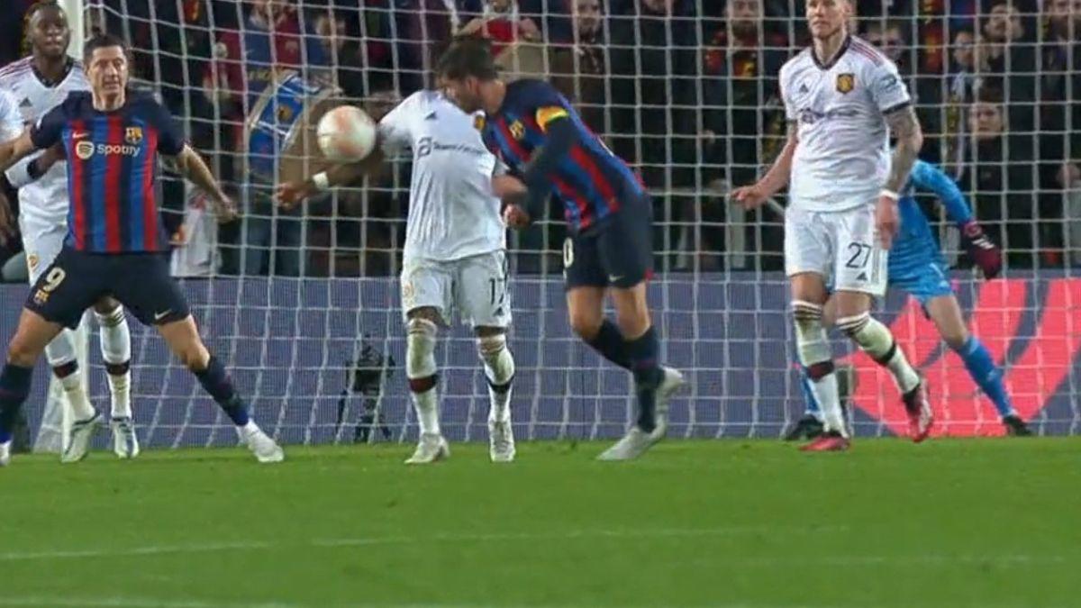 No se vio: La ‘burla’ de Casemiro a Gavi, la mala racha de Xavi, el error del VAR y el show de Rashford en el Barcelona- Man. United