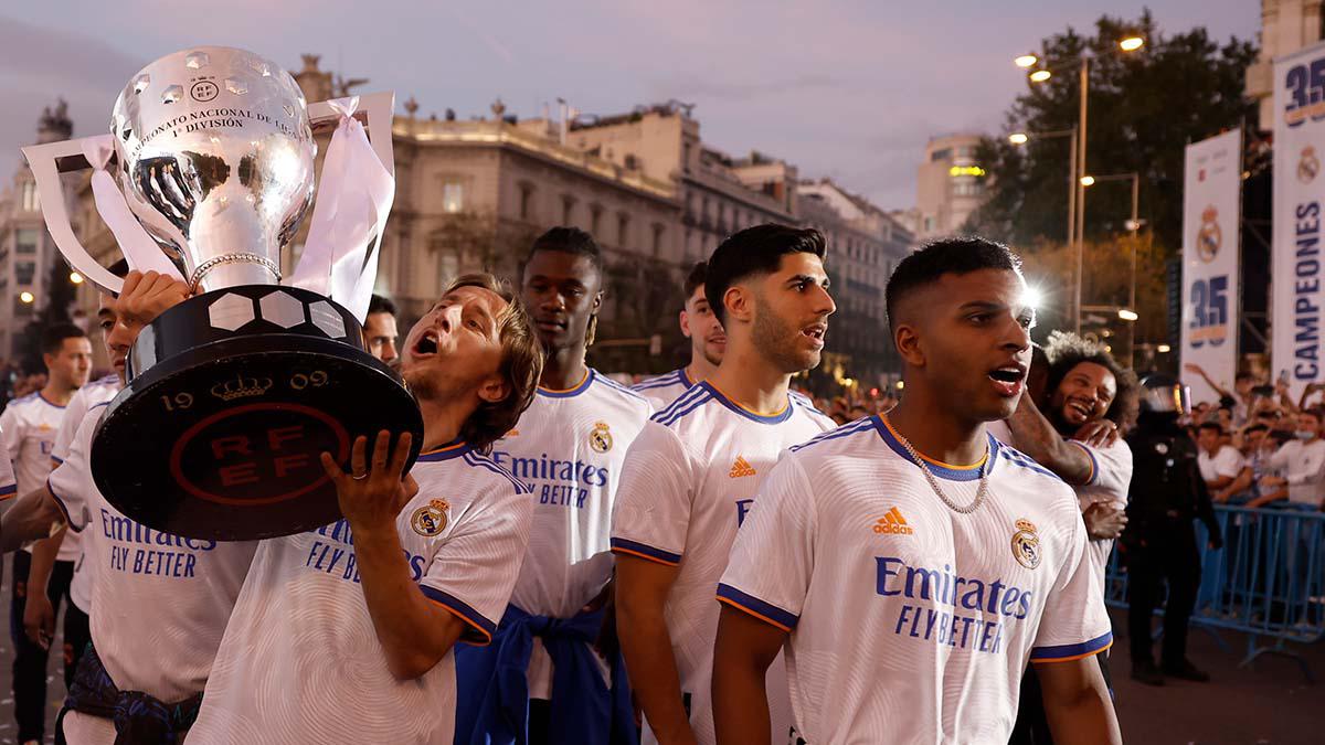 Nuevas fotos del festejo del Real Madrid: Regalo especial para Ancelotti y emotivo abrazo de Florentino Pérez con Marcelo