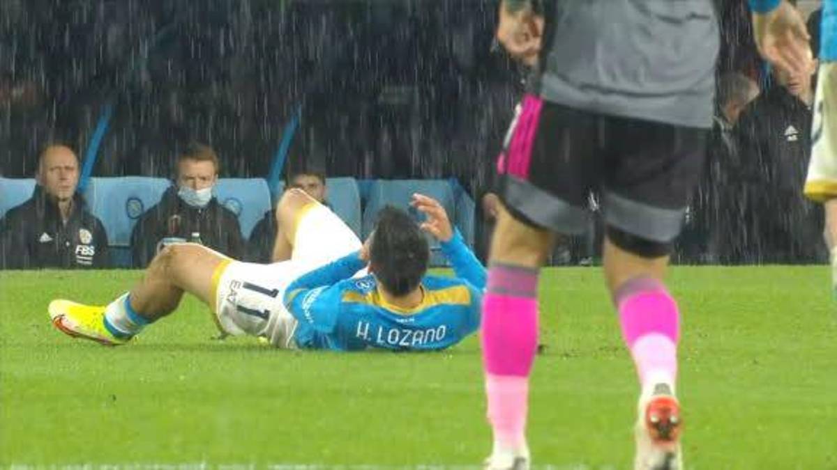 Terrible: Así quedó el rostro del Chucky Lozano tras un nuevo choque con la cabeza, salió en camilla y con collarín