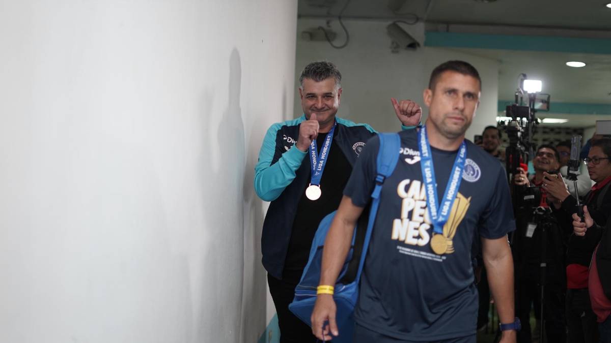 Figura del Motagua jugó enfermo, pero salió celebrando con una cerveza y el que recibió flores: lo que no viste del festejo del Ciclón