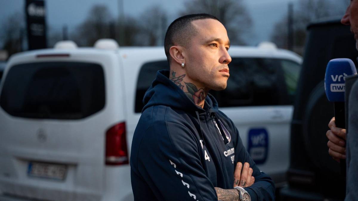 Confiesa que tiene relaciones 500 veces al año y saca a la luz el salario que gana como futbolista: Eso es importante