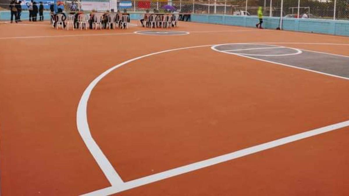 Del barrio a lo profesional: El antes y después de las canchas que se han mejorado en Honduras