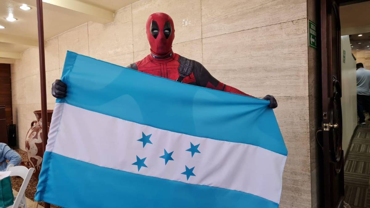 El pueblo en el Congreso Nacional: Las insólitas imágenes en el hemiciclo con ‘Deadpool’ y la ternura e inocencia de unas niñas